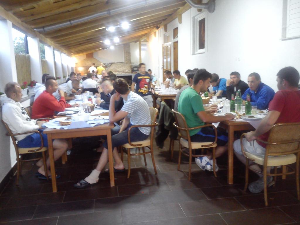 Pansion Ivan Sućuraj Buitenkant foto
